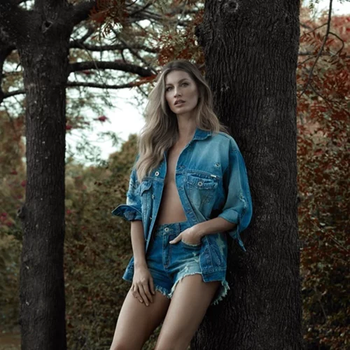 Gisele Bundchen: Το γιορτινό στιγμιότυπο από το στολισμό του δέντρου της