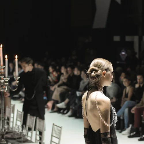 The Couture Affair by Dimitris Petrou: Παρακολουθήσαμε την προετοιμασία των hair looks του πιο εντυπωσιακού show του χειμώνα