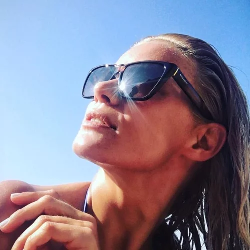 Δες την Ζέτα Μακρυπούλια όπως δεν την έχεις ξαναδεί… μόνο με το μαγιό της