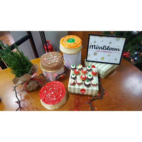 Φέτος γιορτάζουμε τα Χριστούγεννα μαζί με τα αγαπημένα μας cakes!