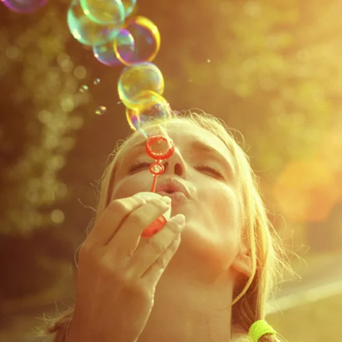 Aνάλυσέ Το: Πώς να γίνεις πιο χαρούμενος άνθρωπος - 10 επιστημονικά αποδεδειγμένοι τρόποι