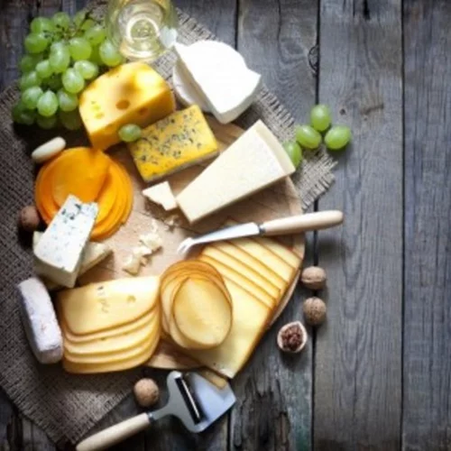 Τυριά και θερμίδες: Ο απόλυτος οδηγός με ΟΛΑ ΤΑ ΤΥΡΙΑ και θρεπτικά στοιχεία (Διάλεξε σωστά και στη δίαιτα!)