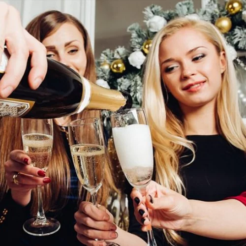 7 τρικ για να μην πάρεις γραμμάριο στις γιορτές!