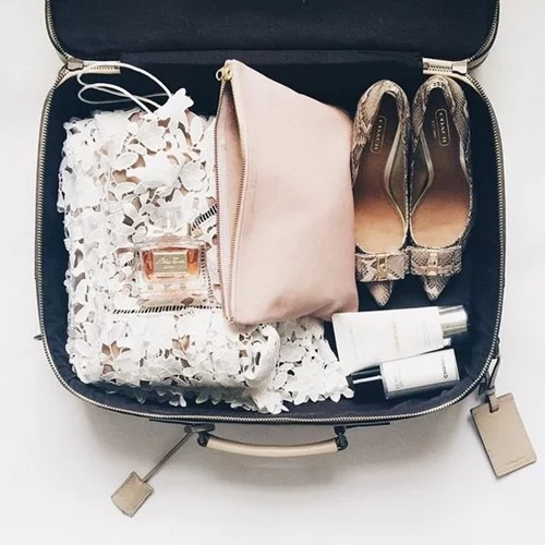 Αυτά τα 3 (και μόνο) beauty προϊόντα είναι όλα χρειάζεσαι για τις γιορτές!