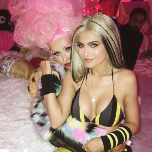 Christina Aguilera & Kylie Jenner αντάλλαξαν φιλί στο στόμα!(βίντεο)