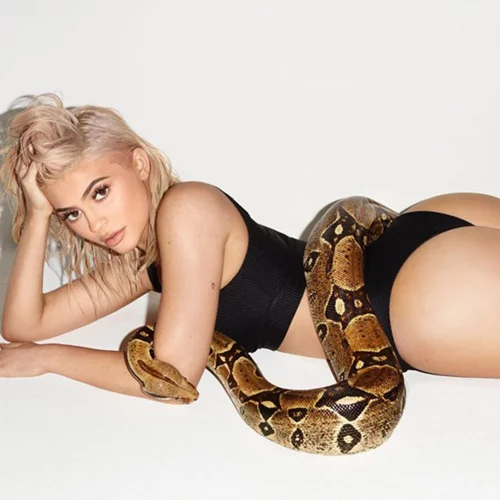 Kylie Jenner: Οι εντυπωσιακοί χριστουγεννιάτικοι στολισμοί στο σπίτι της