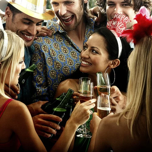 Πώς θα γίνεις η τέλεια οικοδέσποινα του ρεβεγιόν