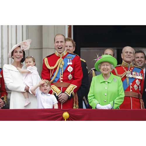 H βασιλική οικογένεια με... άσχημα χριστουγεννιάτικα πουλόβερ!