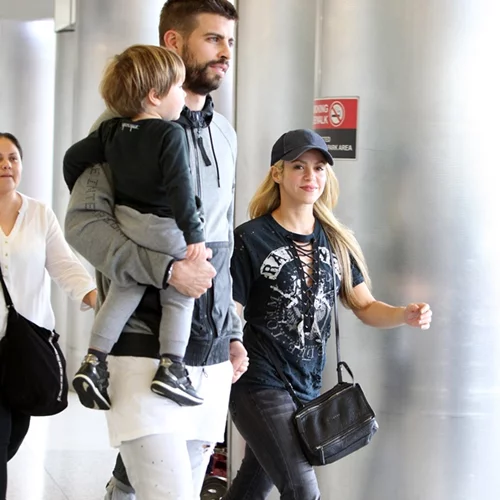 Shakira-Pique: Οικογενειακώς στο αεροδρόμιο