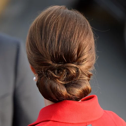 20 ιδέες για Χριστουγεννιάτικα χτενίσματα