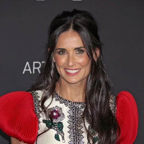 H Demi Moore φωτογραφήθηκε με τις τρεις κόρες της