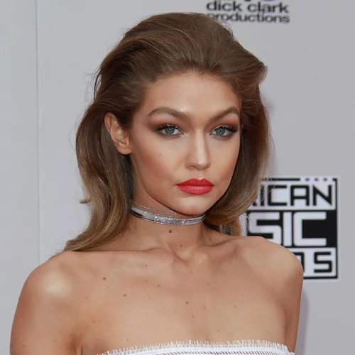 Gigi Hadid: Χορεύει με το μαγιό της για την... παραμονή των Χριστουγέννων!