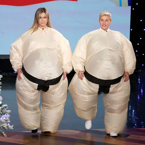 Jennifer Aniston & Ellen DeGeneres: Μεταμορφώνονται σε sumo και είναι... απολαυστικές!