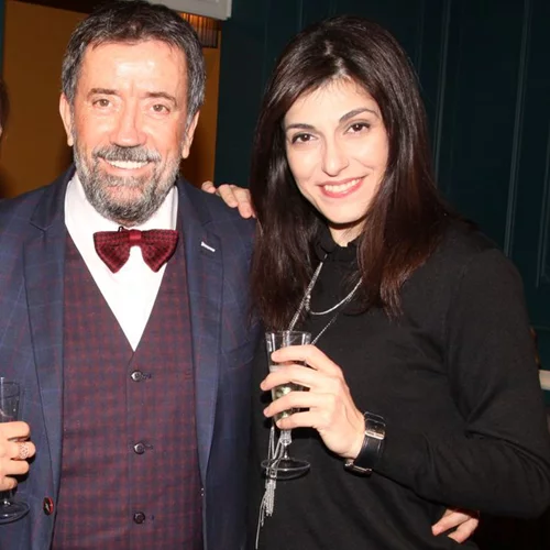 Σπύρος Παπαδόπουλος - Νικολέτα Κοτσαηλίδου: Μαζί στην κοπή της πίτας στο θέατρο