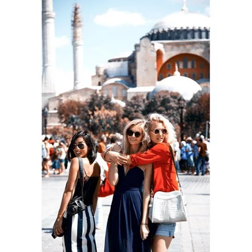 Πώς να κάνεις ευκολότερα νέους φίλους το 2017