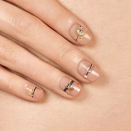 #maniMonday: Πώς θα υιοθετήσεις το trends των bracelet nails