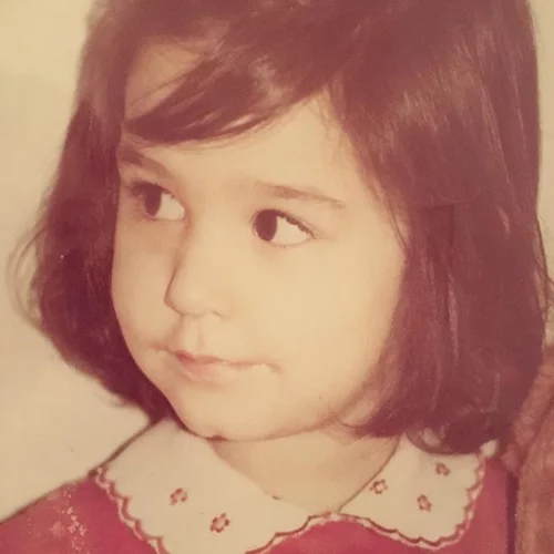 Αναγνωρίζεις το νεαρό κοριτσάκι της φωτογραφίας;