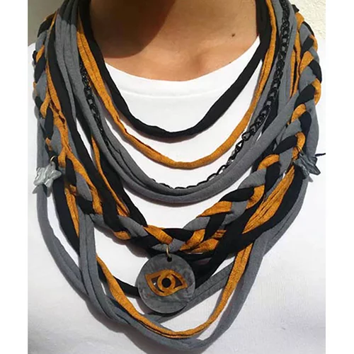 VinD: Αυτά τα φουλάρια αξίζει να τα δεις! Ή μήπως είναι... κολιέ;