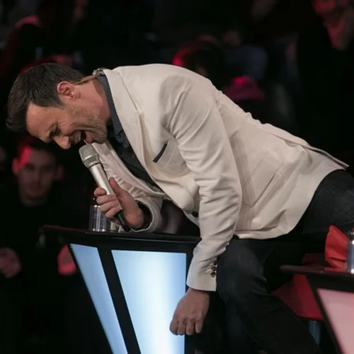 Ο Γιώργος Καπουτζίδης μιμείται τον Μουζουράκη και το αποτέλεσμα… ξεκαρδιστικό (video)