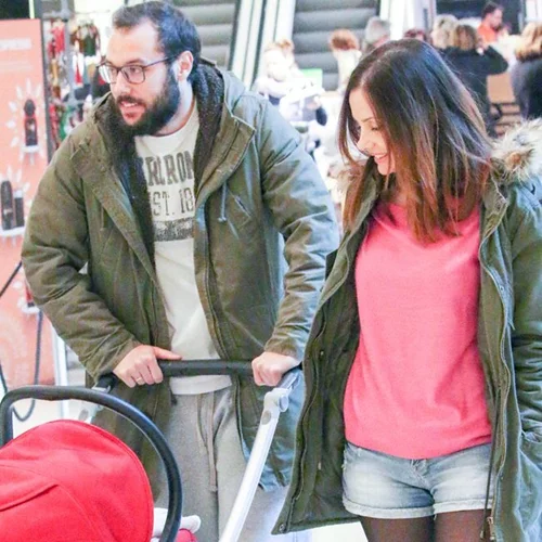 Ελένη Καρποντίνη - Βασίλης Λιάτσος: Βόλτα με τον πέντε μηνών γιο τους!