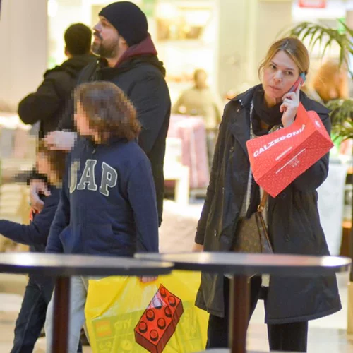 Έλενα Κατραβά - Λορέντζο Καριέρε: Σπάνια δημόσια εμφάνιση με τα παιδιά τους