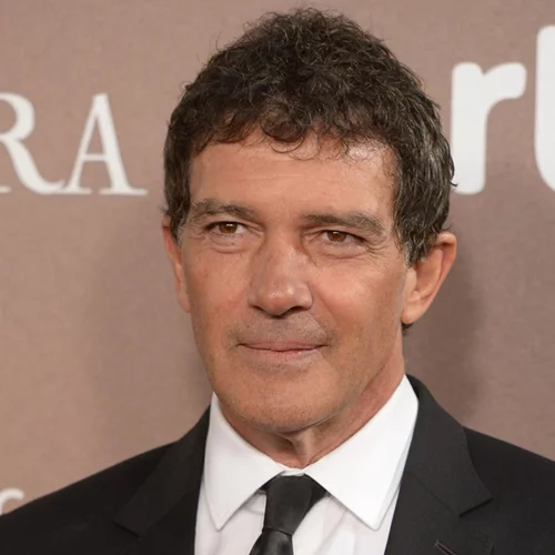 Antonio Banderas | Στέλνει μήνυμα συμπαράστασης στον ελληνικό λαό