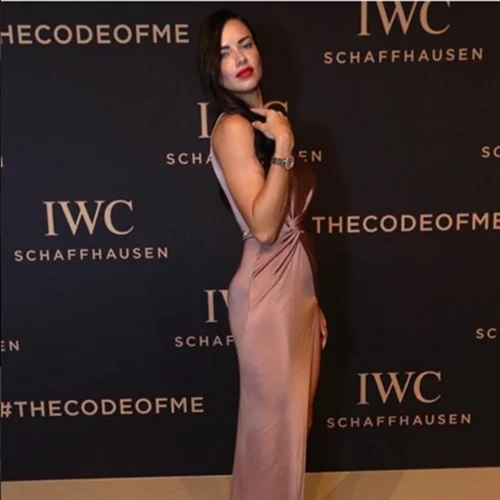 Adriana Lima: Εντυπωσιακή στο κόκκινο χαλί!