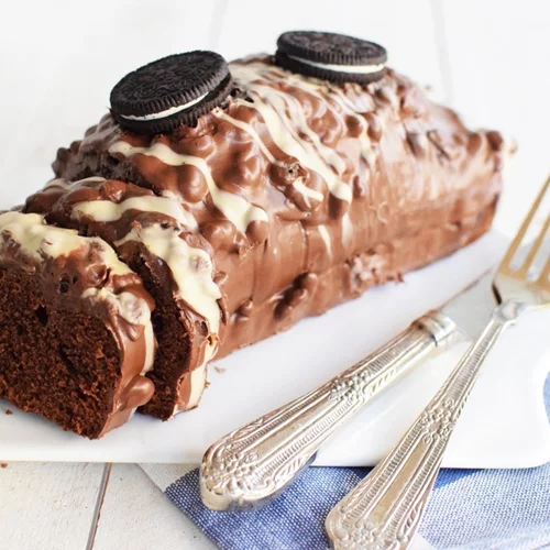 Κέικ με μπισκότα Oreo, με μπανάνα και νουτέλα, με γιαούρτι και πορτοκάλι | 3 συνταγές για λαχταριστά κέικ