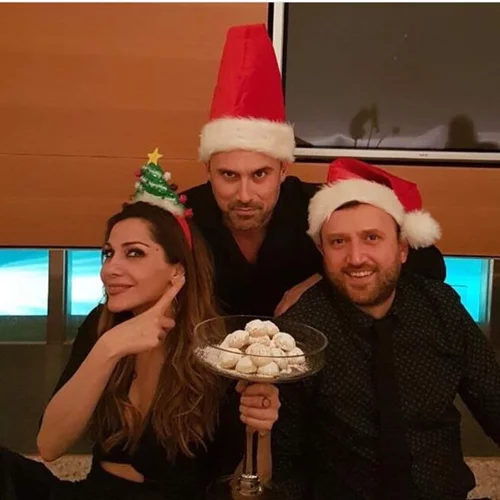 Οι εορταστικές selfies που δημοσίευσαν οι Έλληνες celebrities