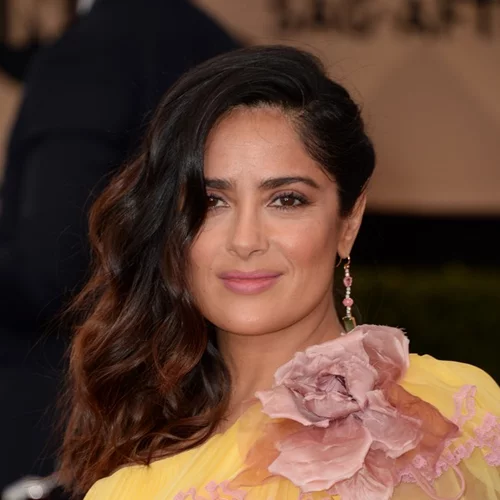 Η Salma Hayek και η Bella Thorne αποχαιρετούν το 2017 με τον πιο... γυμνό τρόπο!