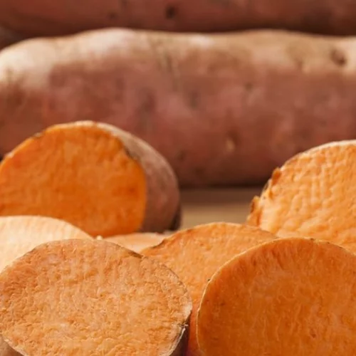 Γλυκοπατάτα vs κοινή πατάτα: Ποια είναι τα θρεπτικά οφέλη τους;