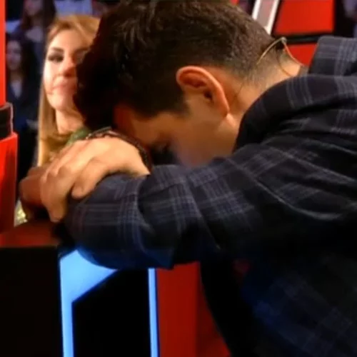 Σάκης Ρουβάς: Η δύσκολη στιγμή στον αέρα του Voice & η συγκίνηση του Γιώργου Καπουτζίδη