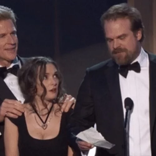 Winona Ryder: H εμφάνιση στη σκηνή των SAG Awards που σχολιάστηκε