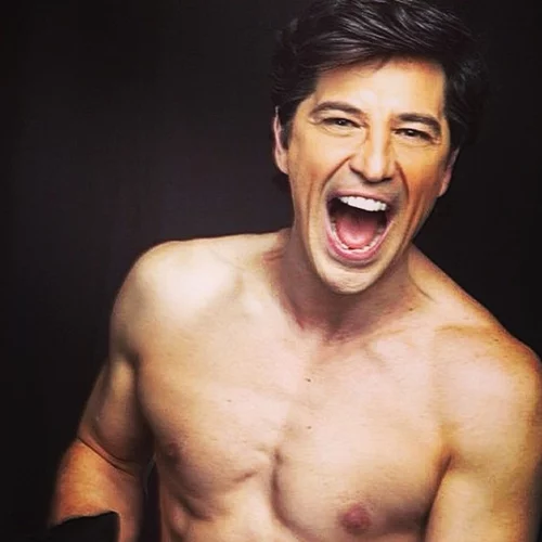 Χρόνια πολλά, Σάκη! Τα 10 πιο τρυφερά στιγμιότυπά του με την οικογένειά του