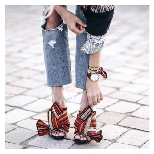 Το απόλυτο νέο trend στα παπούτσια!