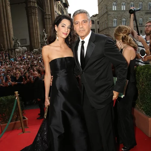 Amal Alamuddin: Πρώτη εμφάνιση με φουσκωμένη κοιλίτσα