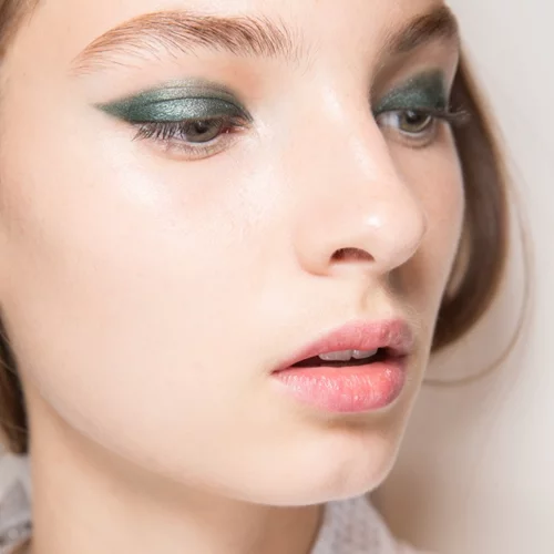 Αυτό το χρώμα σκιάς είναι το απόλυτο χρώμα για το 2017