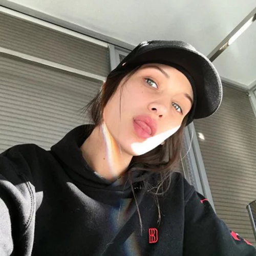 Bella Hadid: Πληγωμένη και θυμωμένη με τη νέα σχέση του πρώην της
