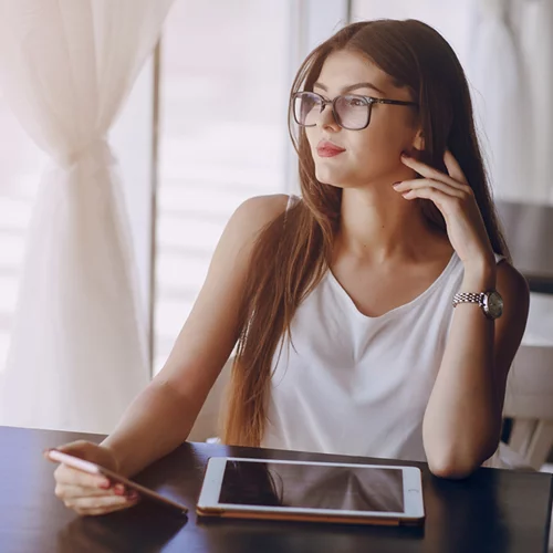 Οι εύκολοι τρόποι για να δείχνεις πιο έξυπνη