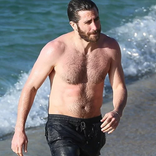 Jake Gyllenhaal: Στην παραλία με τη νέα του σύντροφο