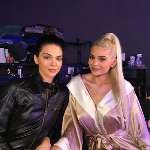 Kendall & Kylie Jenner: Οι αντιδράσεις που προκάλεσε η νέα σειρά ρούχων τους