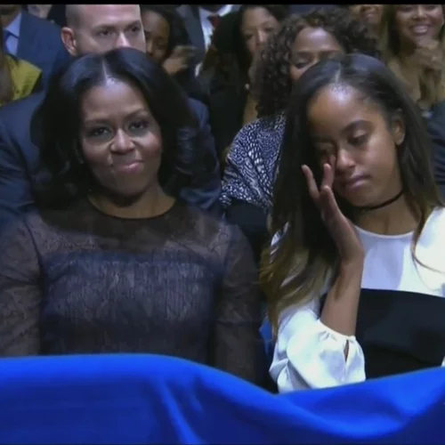 Malia Obama: Παρακολούθησε βουρκωμένη την αποχαιρετιστήρια ομιλία του Barack Obama (βίντεο)