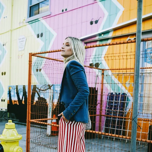 Αυτό το παντελόνι θα σε κάνει να φαίνεσαι ΠΟΛΥ ψηλότερη