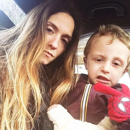 Σοφία Καρβέλα: Βόλτα με τα παιδιά και τον πατέρα της, Νίκο Καρβέλα