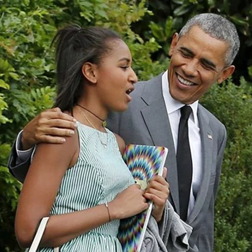 Sasha Obama: Γιατί έλειπε από τον αποχαιρετιστήριο λόγο του πατέρα της;