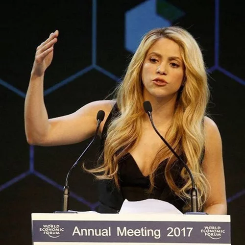 Shakira: Καλεί πολιτικούς και επιχειρηματίες να βοηθήσουν στην ανατροφή των μελλοντικών ηγετών