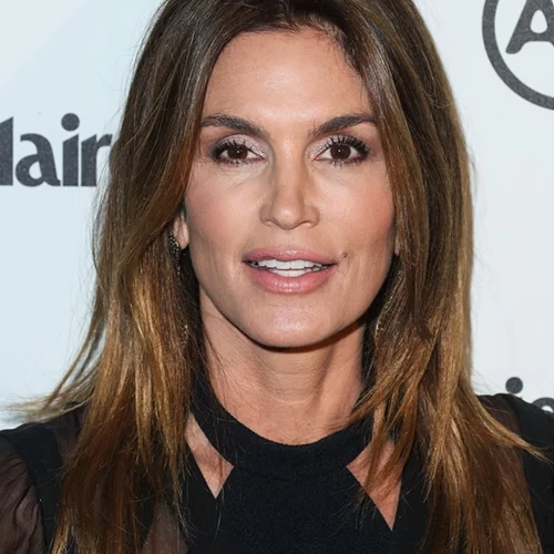 Cindy Crawford: Εντυπωσιακή στο εξώφυλλο της Vogue!