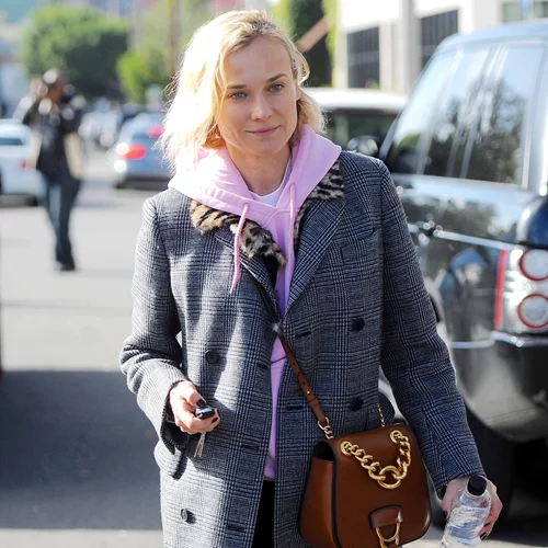Πρωινό ντύσιμο για καφέ: Δες τι φόρεσε η Diane Kruger