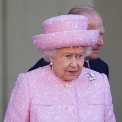 "Οι δρόμοι μας δεν είναι άδειοι, είναι γεμάτοι από αγάπη" λέει η βασίλισσα Ελισάβετ