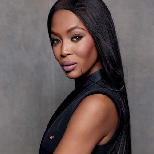 Naomi Campbell: Ποζάρει με τα ίδια ρούχα 25 χρόνια μετά!